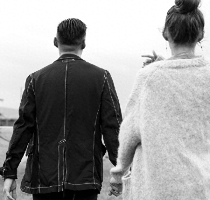 余文乐晒出婚礼现场照突然宣布结婚，36岁他走入了婚姻殿堂