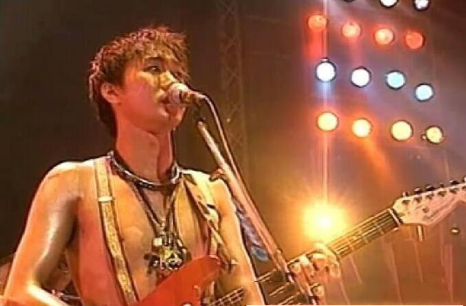 黄家驹死亡真相大白（网友猜测黑社会买凶杀人）(1)_