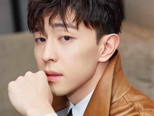 这些“眼神杀”男星多是近视 肖战400度、邓伦600度