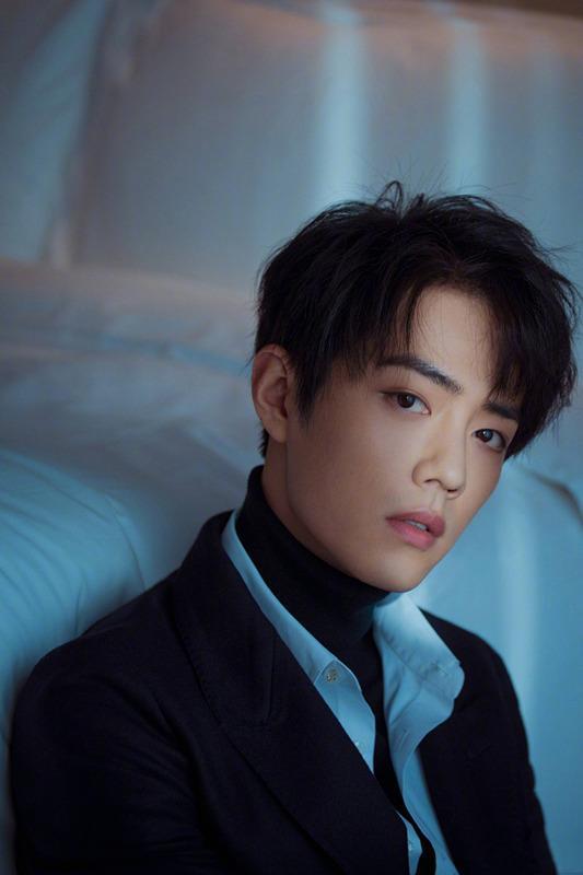 这些“眼神杀”男星多是近视 肖战400度、邓伦600度