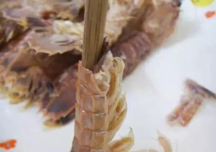 皮皮虾好吃太难剥?教你一招5秒剥一只,简单省事