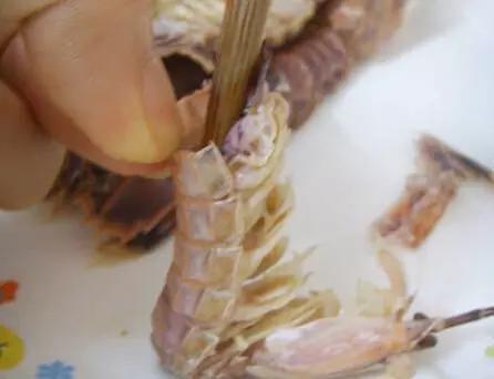 皮皮虾好吃太难剥?教你一招5秒剥一只,简单省事