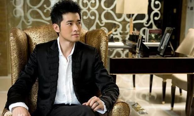 隐藏了20年,任泉的妻子被曝光,和李冰冰比如何呢?