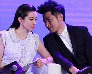 隐藏了20年,任泉的妻子被曝光,和李冰冰比如何呢?