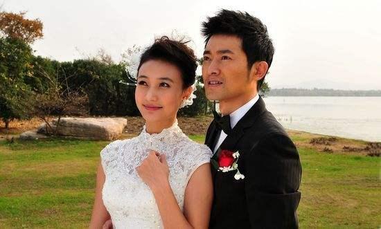 隐藏了20年,任泉的妻子被曝光,和李冰冰比如何呢?