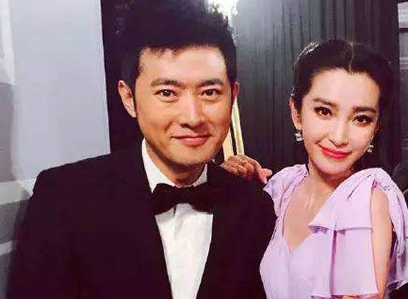 隐藏了20年,任泉的妻子被曝光,和李冰冰比如何呢?