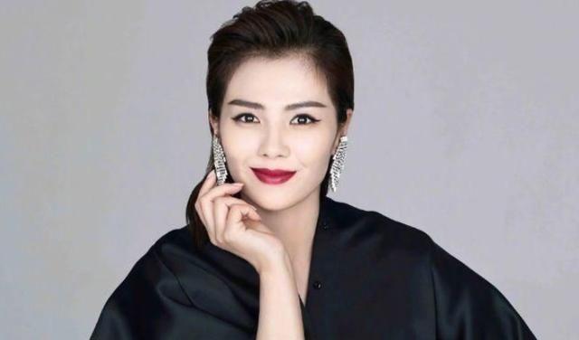 他曾与刘涛同居四年,移情别恋狠心离去,今60岁未婚难忘刘涛!