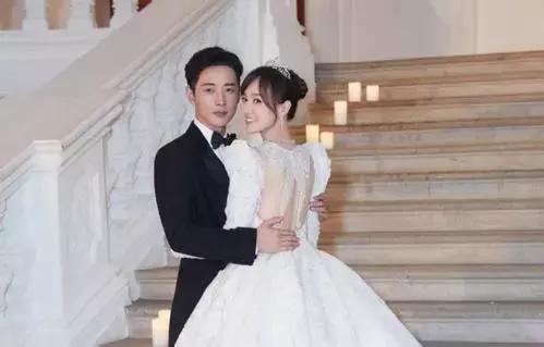 唐嫣罗晋合体秀恩爱，罗晋现“幸福胖”，唐嫣大秀美腿美如仙