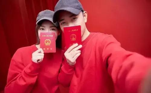 唐嫣罗晋合体秀恩爱，罗晋现“幸福胖”，唐嫣大秀美腿美如仙