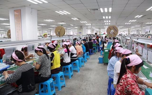 富士康普通工人月薪多少？打工妹揭开真实收入，大家不敢相信