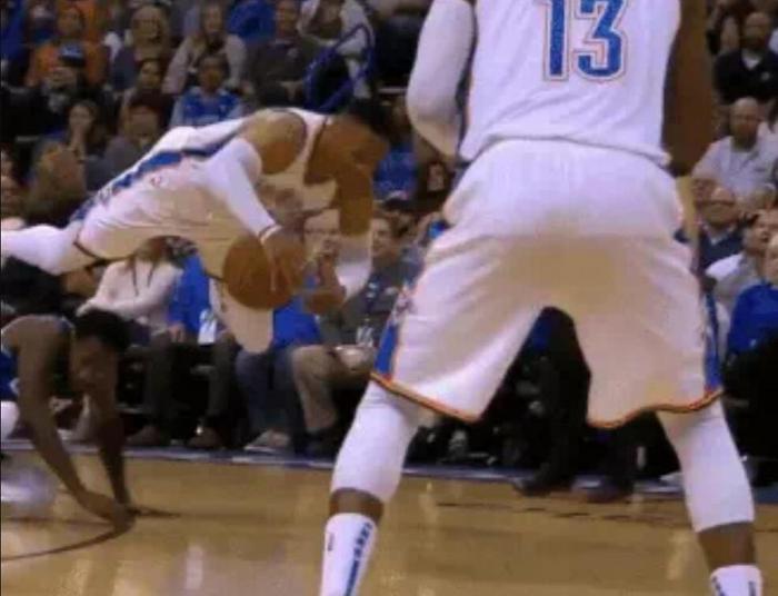 惊出一身冷汗!废人一次还不够,贝弗利差点又把威少给毁了