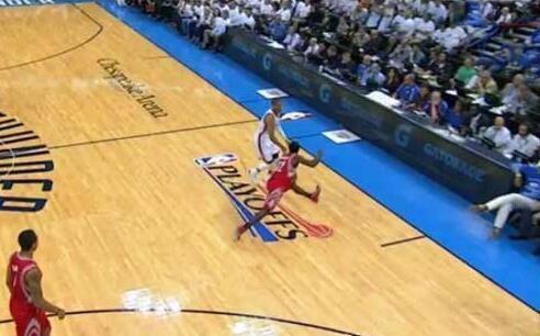 惊出一身冷汗!废人一次还不够,贝弗利差点又把威少给毁了