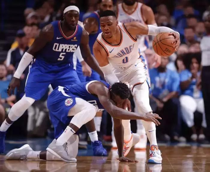 惊出一身冷汗!废人一次还不够,贝弗利差点又把威少给毁了