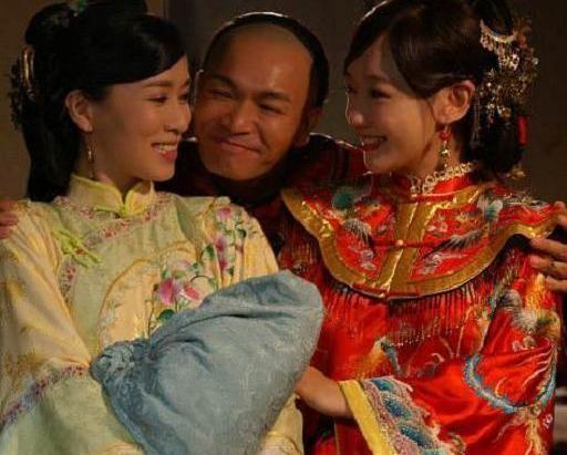 他靠演“傻子”获影帝，老婆是《西游记》的红孩儿，如今儿女双全