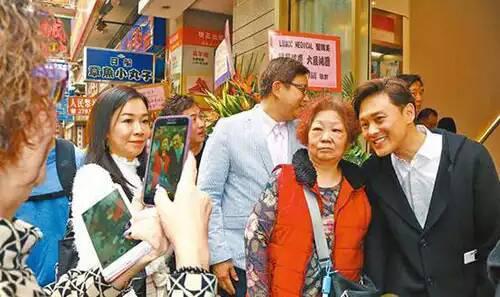 羡慕！曹永廉54岁容颜不老，被观众赞其“冰封侠”