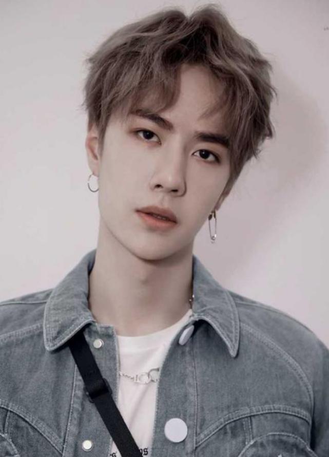 王一博拍戏剪掉长发,帅气短发也太man了,干净清爽少年感十足