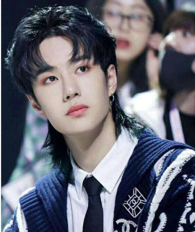 王一博拍戏剪掉长发,帅气短发也太man了,干净清爽少年感十足