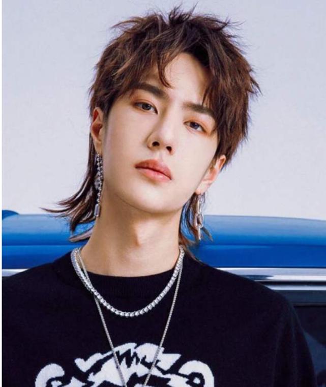 王一博拍戏剪掉长发,帅气短发也太man了,干净清爽少年感十足