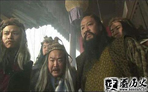 候通海剧照（右）