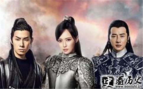 李未央结局是什么呢?李未央本来为燕国公主冯心儿。她的本性天真活泼,聪明伶俐,有的时候还喜欢小小的恶作剧。但突然一夜之间遭逢变故,她变得国破家亡,居然在阴差阳错之下成为了“李未央”,一念之间误入了敌人府内,小小女子的肩膀上不仅肩负起了冯心儿的国仇、李未央的家恨。更让天资聪颖的她内心渐渐被仇恨充满,她的性格也因为此些种种变得更为坚毅不屈,也更为谨慎细致。可是即便是如此状况下,在她内心深处,她依然保留着自己本性中的善良和正义,她不仅恩怨分明,更重视承诺。就算报仇也只是有针对性地进行她的报仇计划,从来不会伤及无辜之人。如此重情重义的女子,李未央的结局绝对不会陷入绝境。拓跋浚此人是北魏皇孙。他的性格不仅阳光开朗,还幽默风趣,淡泊名利,他真的对皇位毫不在意,却对亲人充满了感情,他是一个富有同情心和爱心的男子。他聪明却不张扬,不仅智谋过人却从不咄咄逼人,他也是影响李未央结局最大的人之一。当真的剑在她手,她却突然意识到了,朝代的更替只是历史不断向前发展的一个必然的过程,当个人的恩怨情仇在老百姓的福祉之下一切都变得微不足道。灾难磨灭不了她心中的善良和正义,她的大度无私,促使她在最后放下了心中的仇恨,最终选择了辅助拓跋浚登上了帝位,她自己同时也成为了一代贤后,这就是李未央剧照