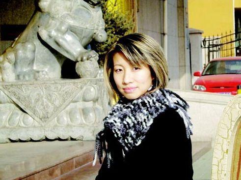 曾是奥运体操10分冠军，18岁因伤无奈退役，后独闯美国成总裁！