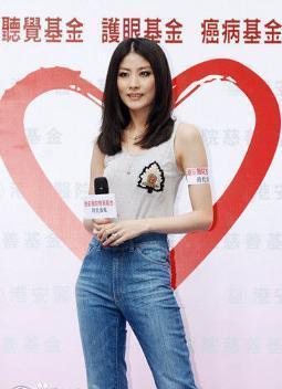 被称为女版古天乐，显赫身世不输郭晶晶，却摊上打女人的弟弟