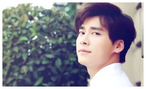 比李沁还要美，曾是李易峰最想娶的女人，如今34岁承认整容