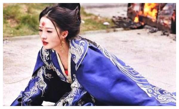 比李沁还要美，曾是李易峰最想娶的女人，如今34岁承认整容