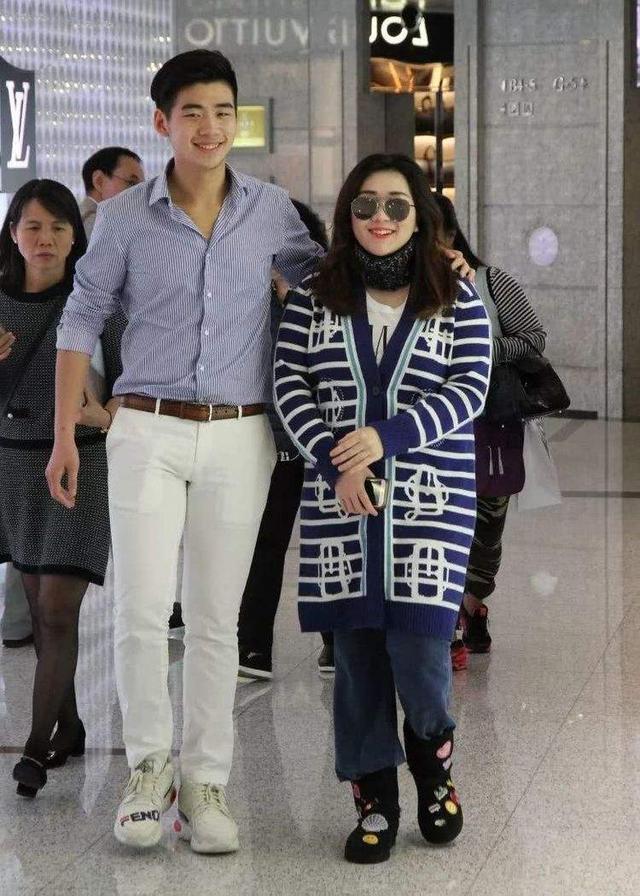 与同性传绯闻，被质疑吸毒，赌王的这个女儿身家已超15亿